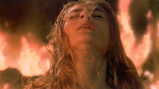 Emmanuelle Seigner nue, scène de sexe de The Ninth Gate (1999)