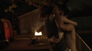 Emmy Rossum nuda, scena di sesso da Shameless s03e01 (2013)