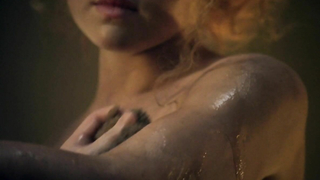 Scena erotica di Anna Hutchison da Spartacus s03e06 (2013)