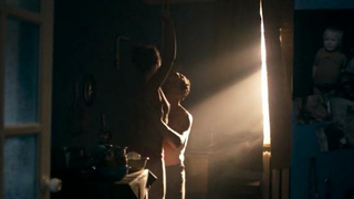 Yuliya Snigir nua, cena de sexo de Bratiya (2011)