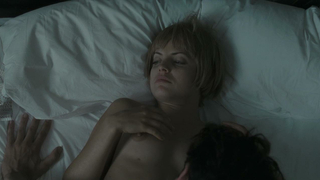 Mena Suvari nuda, scena di sesso da Il giardino dell'Eden (2008)