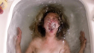 Juno Temple desnuda, escena de sexo de Little Birds (2011)