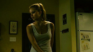 Escena erótica de Jennifer Lawrence de La casa al final de la calle (2012)