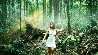 Scène érotique de Vera Brejneva de Jungle (2012)