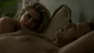 Rachael Taylor desnuda, escena de sexo de Jessica Jones s01e07 (2015)