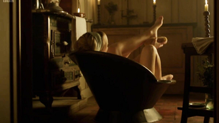 Adelaide Clemens nue, scène de sexe de Parade's End s01e03 05 (2012)