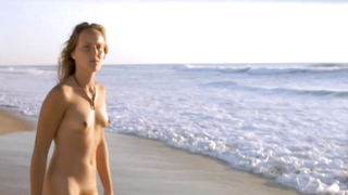 Scena erotica di Maya Gaugler da Sous le Sable (2001)