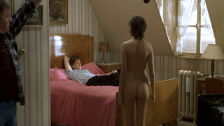 Berenice Bejo erotic scene from Meilleur espoir Feminin (1999)