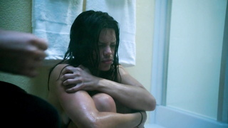 Vanessa Ferlito erotische Szene aus Graceland s03e07 (2015)