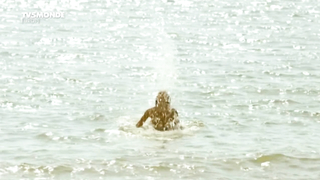 Juliet Lemonnier und Margaux Rossi erotische Szene aus Hotel de la plage s01 erotische Szene aus 02 (2014 erotische Szene aus 2015)