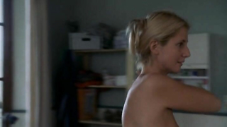 Natacha Regnier and Sandrine Kiberlain erotic scene from Tout va bien, on s'en va (2000)