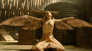 Delphine Chaneac desnuda, escena de sexo de Splice (2009)