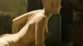 Delphine Chaneac desnuda, escena de sexo de Splice (2009)