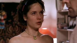 Julie Durand nue, Marina Rodriguez-Tome nue, Agnès Obadia nue, scène de sexe de Du poil sous les roses (2000)