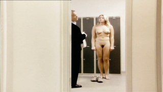 Trine Dyrholm nua, cena de Forbrydelser (2004)