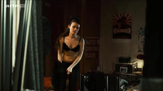 Claudia Eisinger desnuda, Anna Graenzer desnuda, escena de sexo de 13 Semestre (2009)