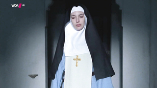 Pauline Etienne desnuda, escena de La religieuse (2013)