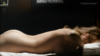 Katarzyna Figura nude, Liza Machulska nude, scene from Kingsajz (1988)