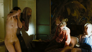 Kate Norby nuda, Sheri Moon Zombie nuda, scena da La casa del diavolo (2005)