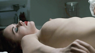 Christina Ricci desnuda, escena de sexo de After.Life (2009)