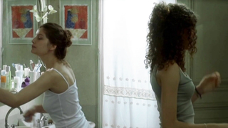 Laetitia Casta nude, scene from Le grand appartement (2006)