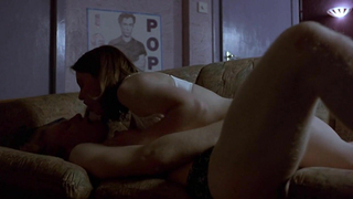 Kelly MacDonald et Pauline Lynch nues, scène de sexe de Trainspotting (1996)