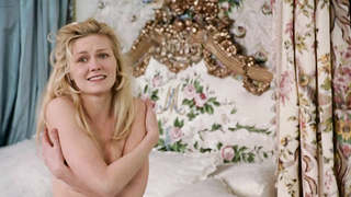 Kirsten Dunst nackt, erotische Szene aus Marie Antoinette (2006)