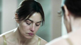 Monica Bellucci desnuda, escena erótica de Ville-Marie (2015)