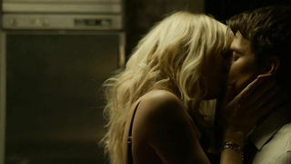 Malin Akerman nuda, scena erotica di Misconduct (2016)