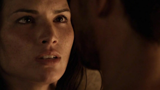 Katrina Law nue, scène de sexe de Spartacus Blood and Sand s01e13 (2010)