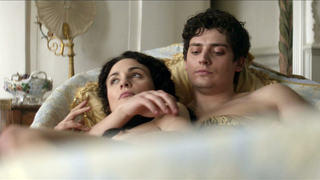 Tuppence Middleton desnuda, escena erótica de Guerra y Paz s01e03 (2016)