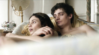 Tuppence Middleton desnuda, escena erótica de Guerra y Paz s01e03 (2016)