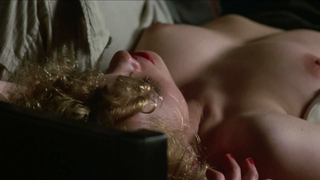 Elizabeth Whitcraft y Charlotte Rampling desnudas, escena erótica de Angel Heart (1987)