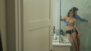 Rosa Salazar desnuda, escena erótica de Night Owls (2015)