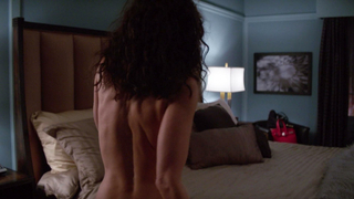 Lisa Edelstein naga, erotyczna scena z Girlfriends Guide to Divorce s02e06 (2015)