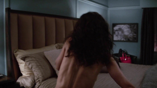 Lisa Edelstein naga, erotyczna scena z Girlfriends Guide to Divorce s02e06 (2015)