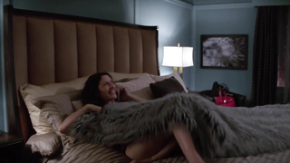 Lisa Edelstein naga, erotyczna scena z Girlfriends Guide to Divorce s02e06 (2015)