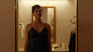 Morena Baccarin çıplak, Homeland s01e11 (2011) filminden seks sahnesi