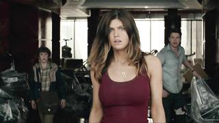 Alexandra Daddario sexy, scena di San Andreas (2015)