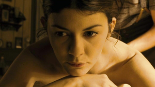 Audrey Tautou desnuda, escena de sexo de Un compromiso muy largo (2004)