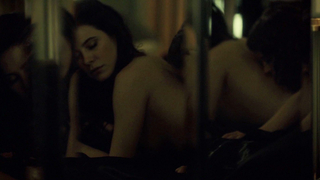 Katharine Isabelle seksi, Caroline Dhavernas seksi, Hannibal s03e06'dan (2015) seks sahnesi