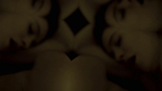 Katharine Isabelle seksi, Caroline Dhavernas seksi, Hannibal s03e06'dan (2015) seks sahnesi