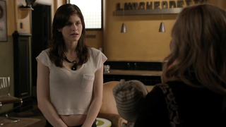 Alexandra Daddario sexy, scène de Parenthood s03e08 (2011)