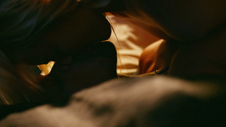 Margot Robbie nue, Daniella Short nue, scène de sexe de Focus (2015)