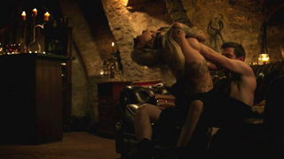 Sara Fabel nuda, scena di sesso da Parlour (2015)