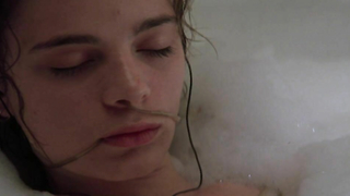 Gabrielle Anwar çıplak, Body Snatchers'tan (1993) sahne