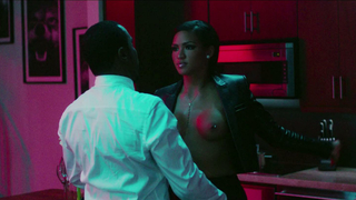 Cassie Ventura nuda, scena da 3:00 (2015)