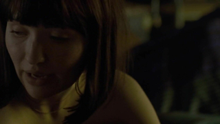 Emily Browning sexy, escena de Dios ayude a la niña (2014)