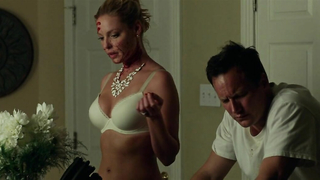 Katherine Heigl sexy, escena de Hogar dulce infierno (2015)