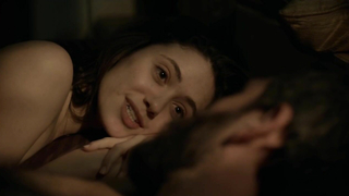 Emmy Rossum nuda, Kate Morgan Chadwick nuda, scena di sesso da Shameless s05e12 (2015)